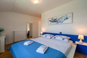 6 chambres, fer et planche à repasser, Wi-Fi, draps fournis