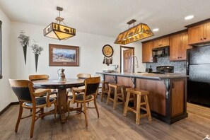 Dining - Newly Built Rustic Cabin w/ Mountain & Pond Views (Kalispell)