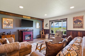 Smart TV, fireplace - Newly Built Rustic Cabin w/ Mountain & Pond Views (Kalispell)