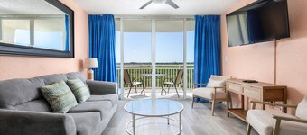 Sunrise 308-2BR/2BA condo near beaches with pool, parking, balcony