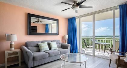 Sunrise 308-2BR/2BA condo near beaches with pool, parking, balcony