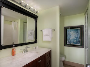 Hair dryer, towels - Sunrise 308-2BR/2BA condo near beaches with pool, parking, balcony (Key West)