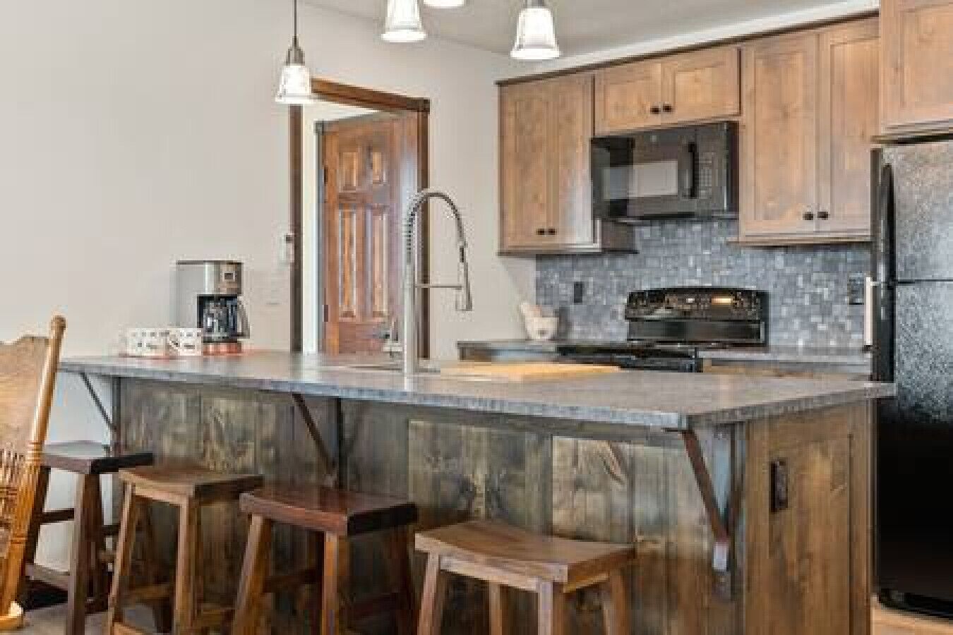 Geladeira, micro-ondas, fogão, cooktop