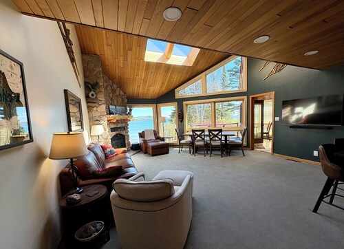 Spacious Lakehome Central to Superior's North Shore Attractions 3 Bed / 2 Bath