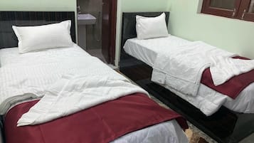 1 bedroom, Egyptian cotton sheets, premium bedding, memory-foam beds