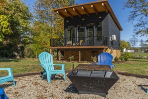 Outdoor dining - Bourbon Barrel Cabin A.  There are 2 Cabins A & B.  (Frankfort)
