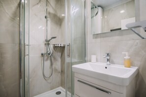 Executive Apartment, Non Smoking, City View | Bathroom | Shower, hair dryer, towels - Art Deco Cathedral Apartments by DuHomes (Dubrovnik)