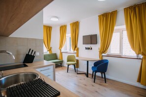 Apartamento executivo, para não fumantes, vista para a cidade | Ferros/tábuas de passar roupa, berço de viagem, Wi-Fi de cortesia