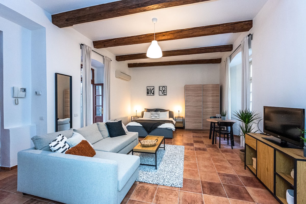 City-Studio | 2 Schlafzimmer, Zimmersafe, Verdunkelungsvorhänge, Bügeleisen/Bügelbrett