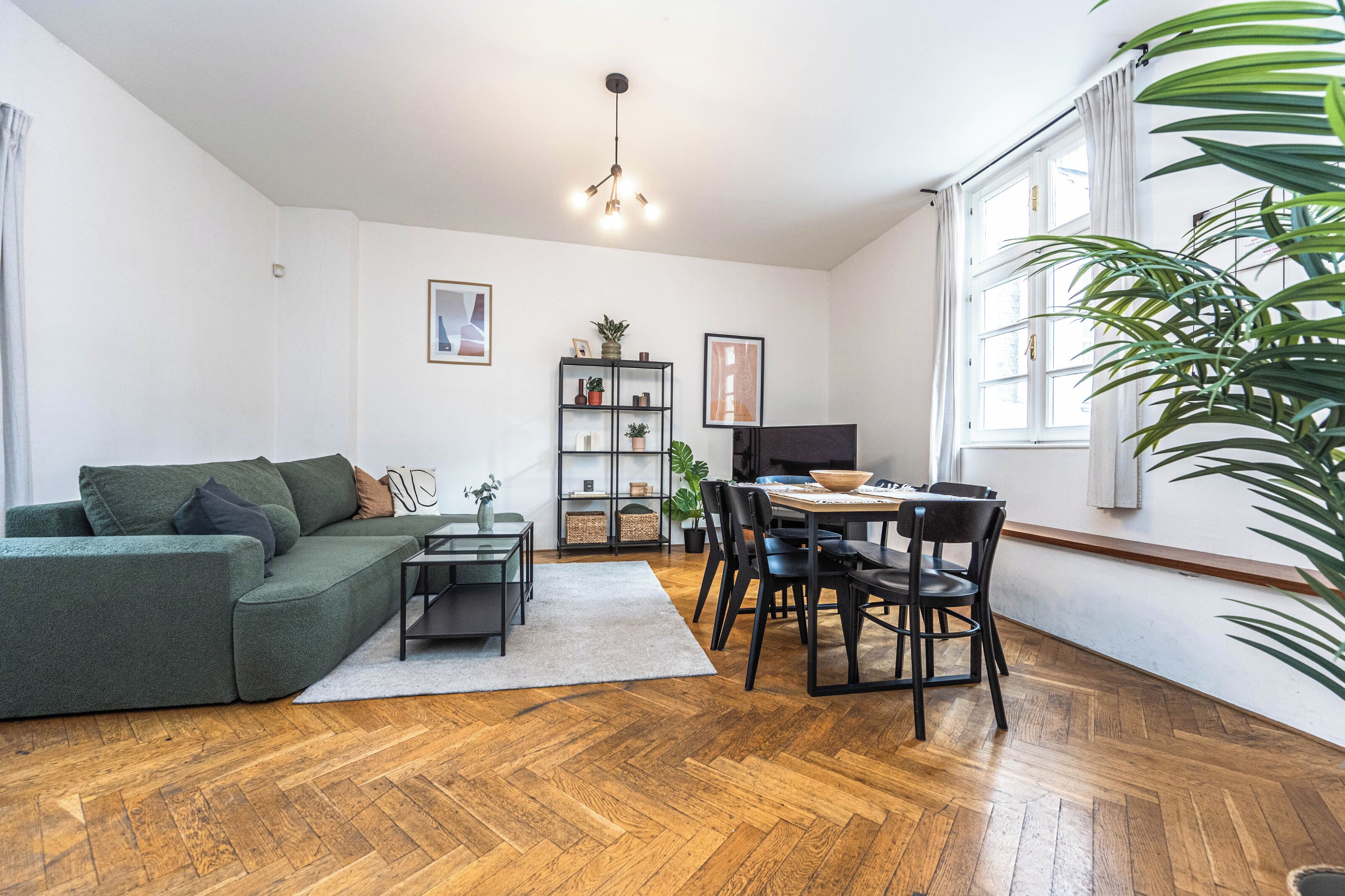 Duplex conforto (Apt 32) | Área de estar | Smart TV 90 cm com canais via satélite