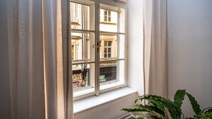 A window with a view of a building across the street. - Charles Apartments in Old Town Prague (Prague)