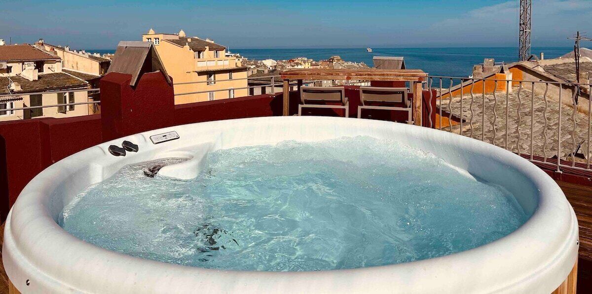 Outdoor spa tub