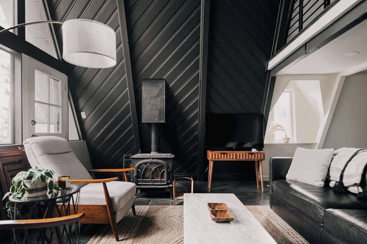 Fernseher, Kamin, Arbeitsbereiche