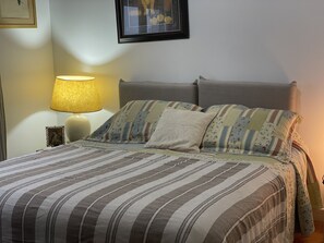 3 slaapkamers, een strijkplank/strijkijzer, wifi, beddengoed