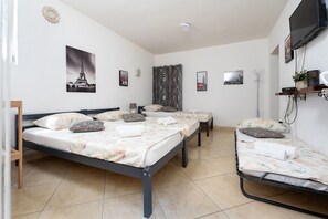 1 bedroom, WiFi, bed sheets