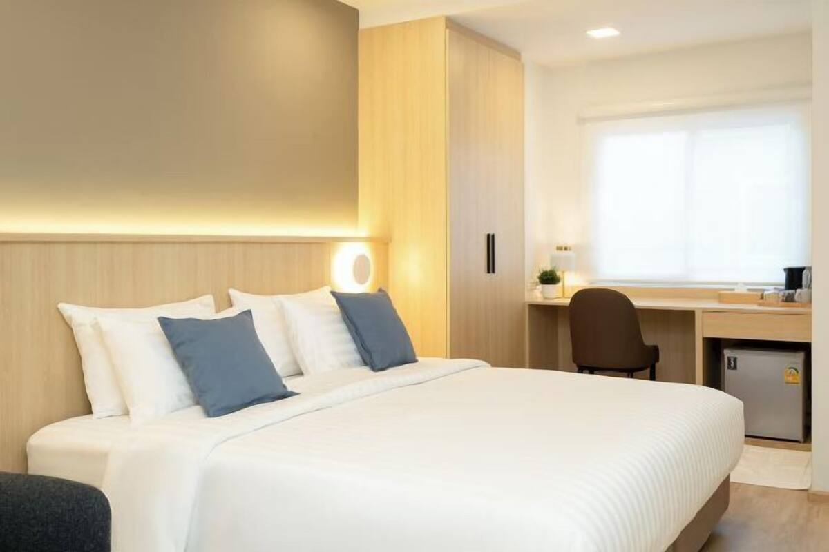 Iron/ironing board (on request), WiFi (free), bed sheets