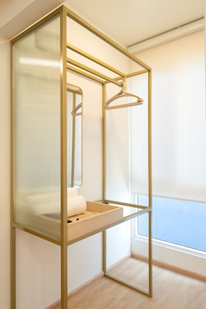 Deluxe Double Room with balcony | Guarda-roupa