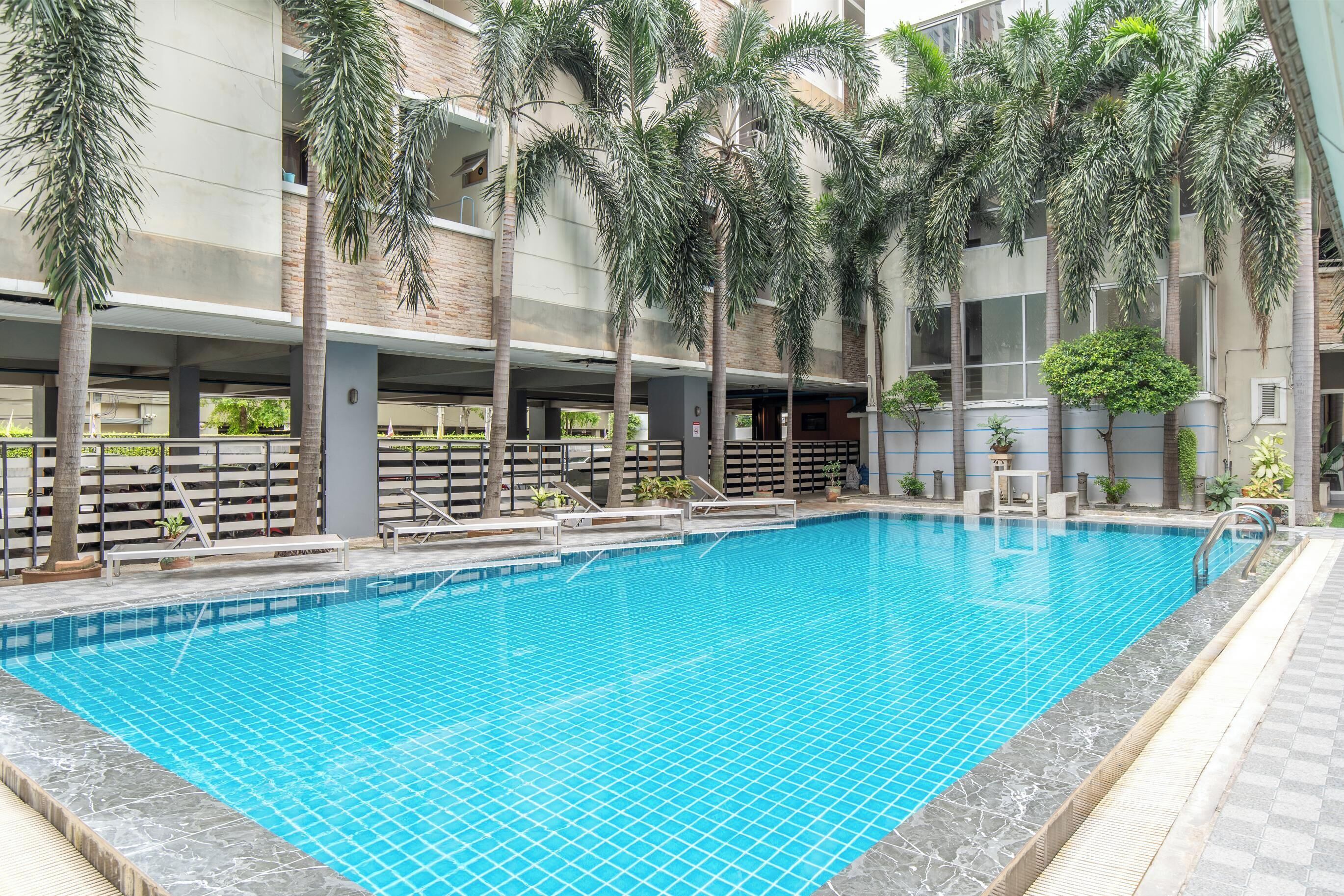 Een buitenzwembad