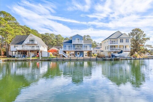 Coastal Crab - Waterfront with incredible Amenities.