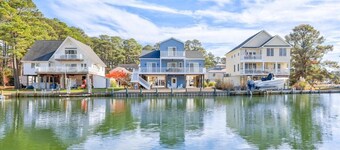 Coastal Crab - Waterfront with incredible Amenities.