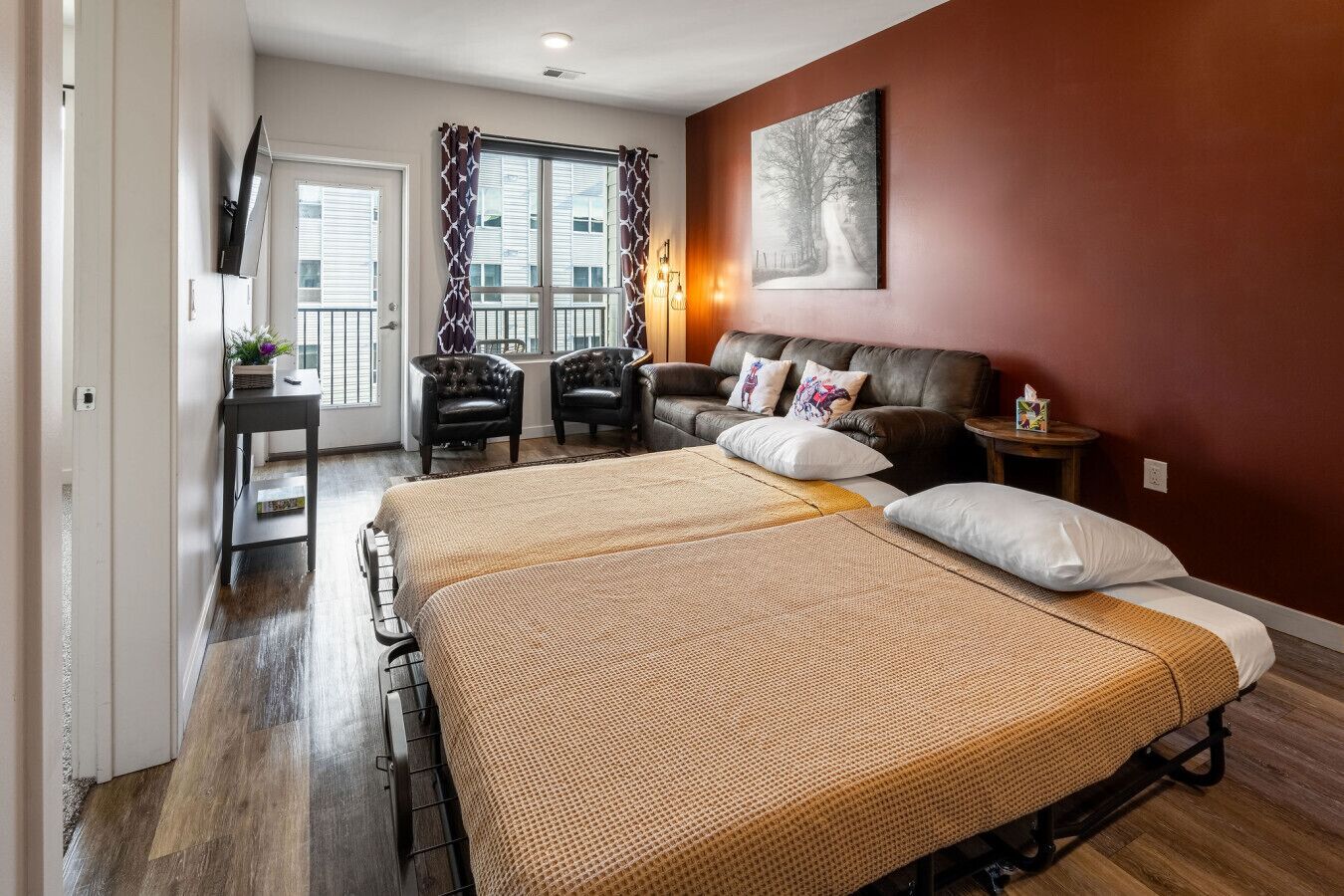 1 bedroom, desk, iron/ironing board, WiFi