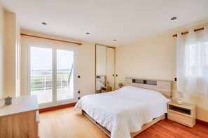 4 soverom, strykejern/-brett og wi-fi (inkludert)