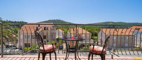 別墅 (Three Bedroom Villa with Terrace) | 陽台