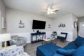 Fernseher, Tischfußball