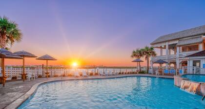 Splash Pad, Slides & Heated Pools | Minutes to Beach