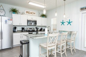 Fridge, microwave, oven, stovetop - Coastal Retreat with Stunning View, Dog-Friendly, Docks, & Close to the Beach (Corpus Christi)