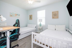 3 bedrooms, desk, iron/ironing board, WiFi - Dog-Friendly Coastal Retreat | Water Views & Pools, Dock Access (Corpus Christi)