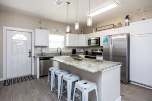 Fridge, microwave, oven, stovetop - Serene Family & Pet-Friendly Home, Balcony w/a Water View, Two Pools, & Docks (Corpus christi)