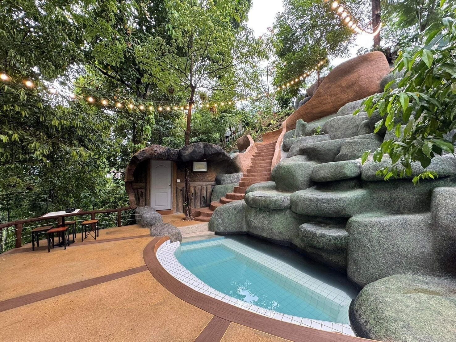 Pemandangan sekitar dari properti