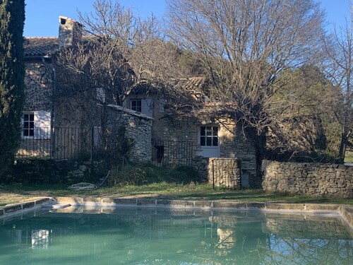 Mas en Provence Entièrement Rénové Pour des Vacances Familiales de Rêve