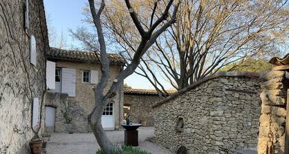 Mas en Provence entièrement rénové pour des vacances familiales de rêve