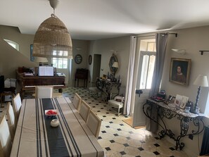 Dining - Mas en Provence Entièrement Rénové Pour des Vacances Familiales de Rêve (Lambesc)