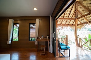 Deluxe Double Room, 1 King Bed, Non Smoking | 1 bedroom, free WiFi