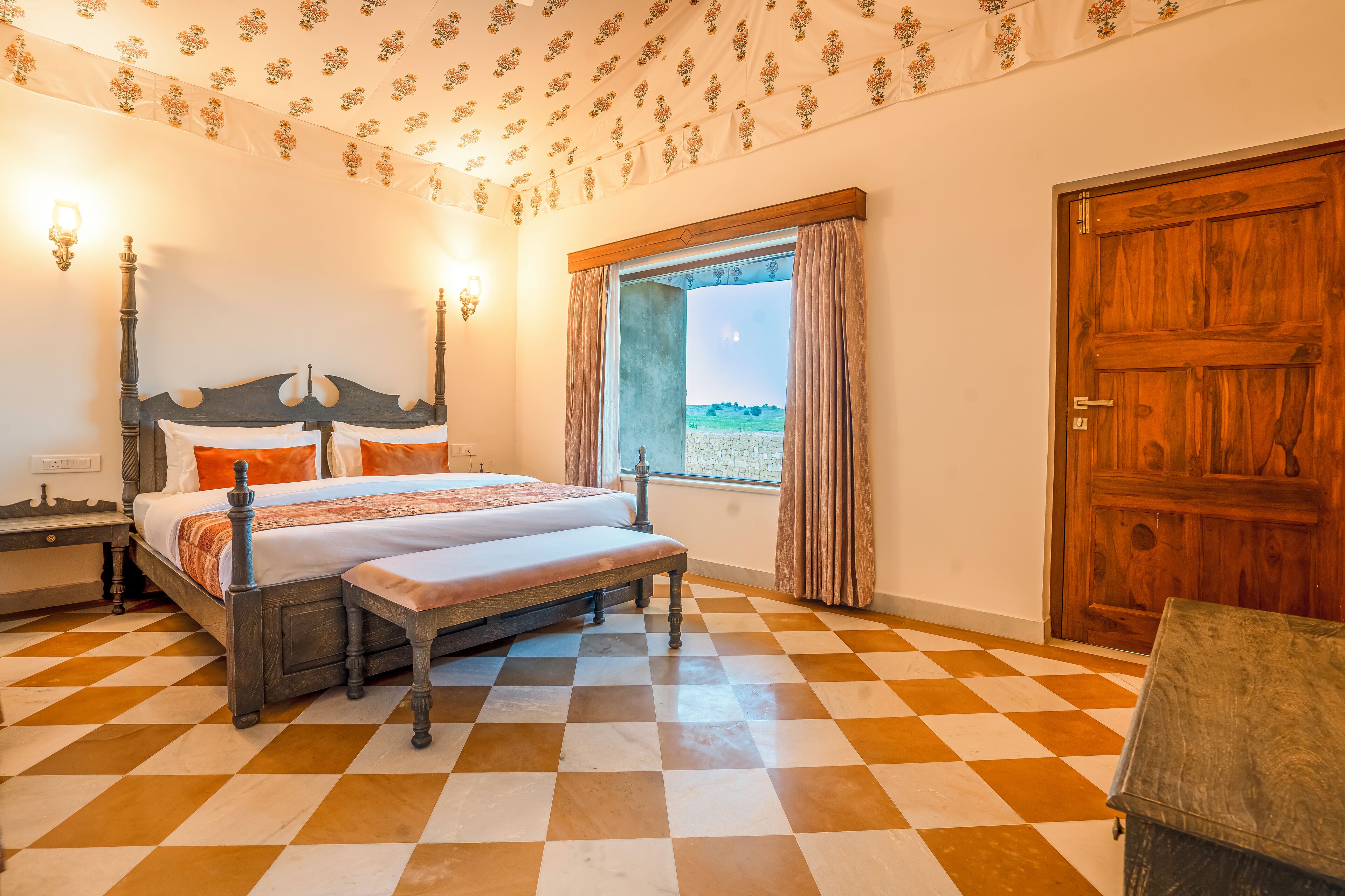 1 bedroom, Egyptian cotton sheets, premium bedding, Select Comfort beds