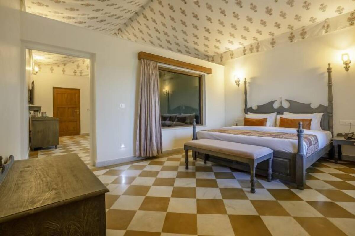 1 bedroom, Egyptian cotton sheets, premium bedding, Select Comfort beds