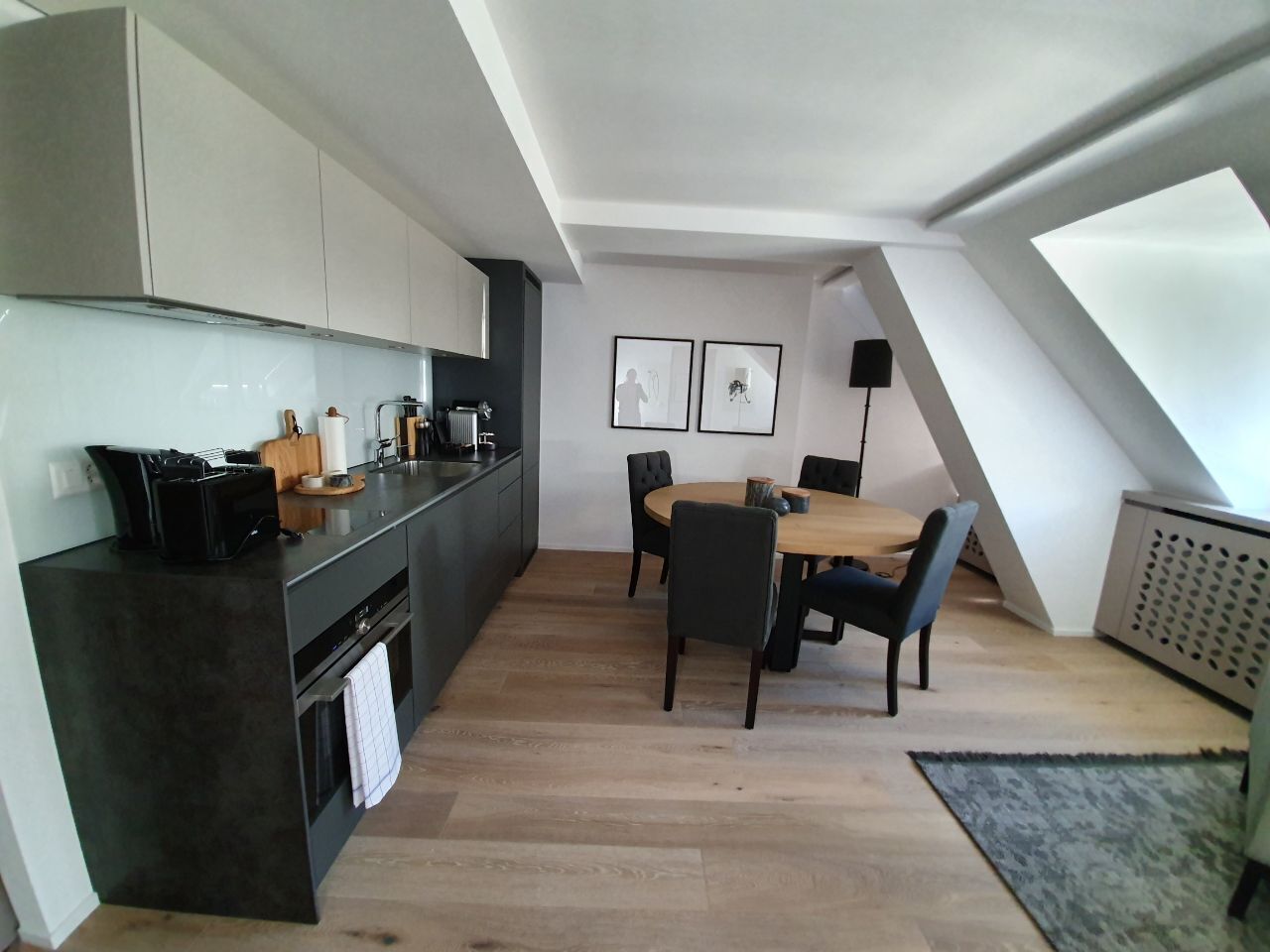 Frigorifero, forno, piano cottura, lavastoviglie