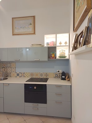 Fridge, microwave, oven, stovetop - Gianicolo Sweet Home (Roma)