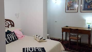 1 bedroom, desk, iron/ironing board, WiFi