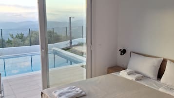 Standard Room With Shared Pool