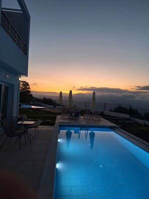 5 outdoor pools, open 9:00 AM to 9:00 PM, pool umbrellas, sun loungers