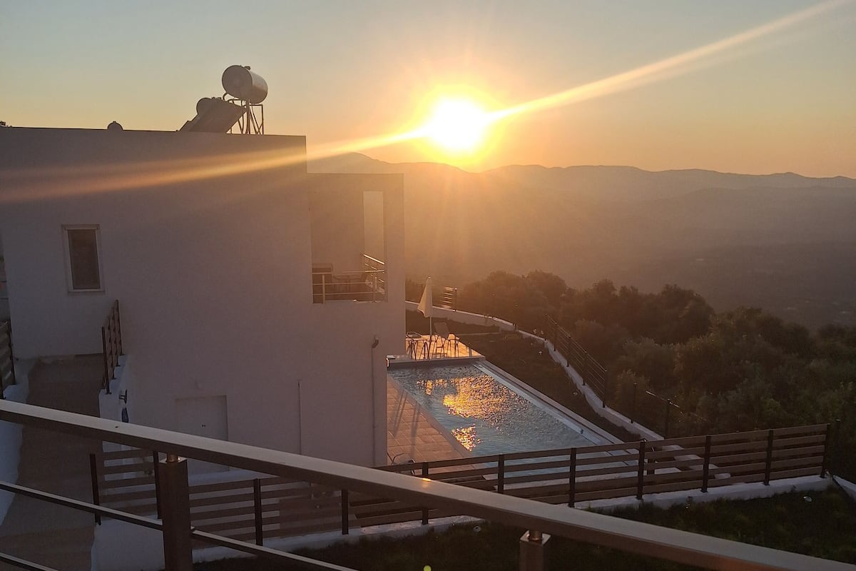 Superior Room, Mountain View With Shared Pool | Vue depuis le balcon
