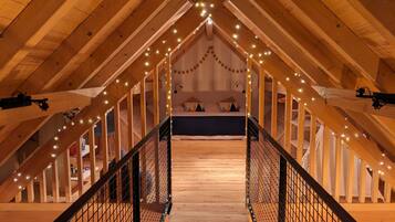 2 Schlafzimmer, Schreibtisch, Bügeleisen/Bügelbrett, Reisekinderbett