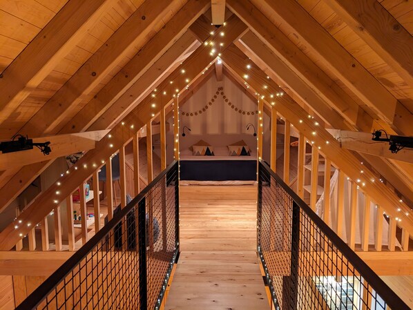 2 bedrooms, desk, iron/ironing board, travel crib