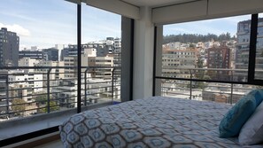 2 bedrooms, iron/ironing board, WiFi, bed sheets - Beautiful apartment in Quito's financial center with a stunning view of the city (Quito)