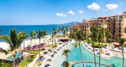 LUXURY 5-STAR, 2-Bedroom Oceanfront Suite - MAGNIFICENT VIEWS!!!