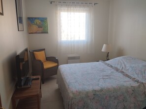 2 soverom og strykejern/-brett